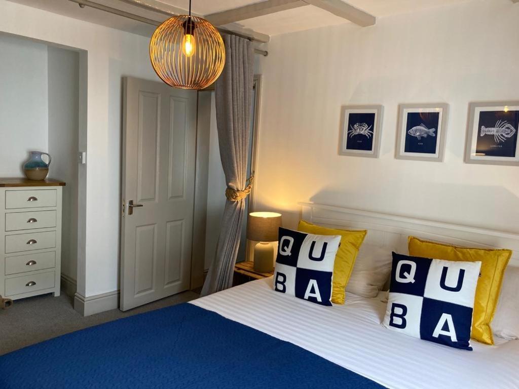 "Prospect House" - Two Private Apartments In This 17Th Century Cottage - Apartment 2 Has A Kids Cabin Bunk Room - Book Both Apartments For One Large House With Connecting Door In Lobby - Public Parking Outside Looe Exterior foto