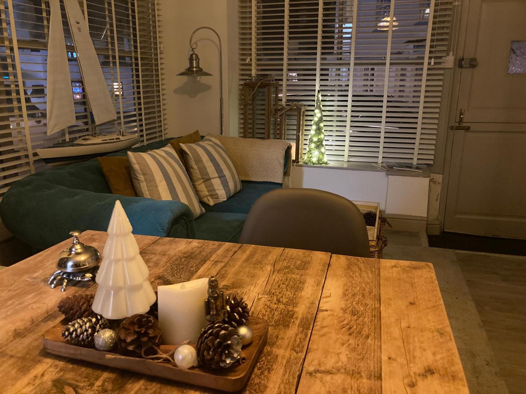 "Prospect House" - Two Private Apartments In This 17Th Century Cottage - Apartment 2 Has A Kids Cabin Bunk Room - Book Both Apartments For One Large House With Connecting Door In Lobby - Public Parking Outside Looe Exterior foto